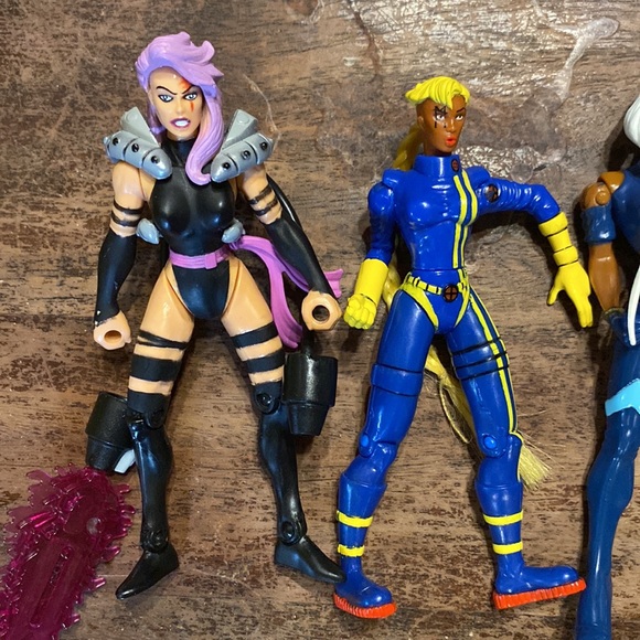 96-97 X-Men Woman Action figures +Laura Croft - Picture 2 of 4